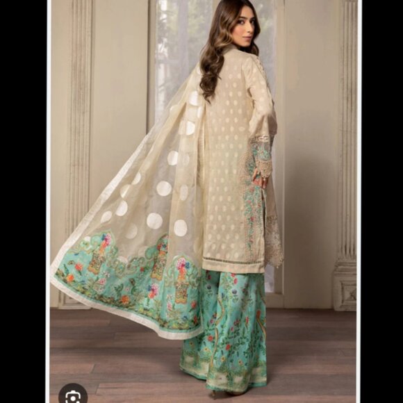 Maria b 3 Piece Lawn Suit - Picture 3 of 13